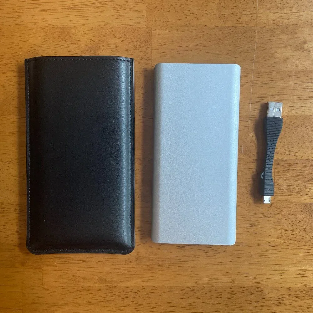 KNOMO London 10,000 mAh portable battery power pack with case